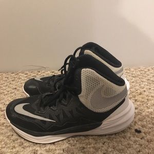 Nike Womens Prime Hype DF 2 Basketball Sneakers